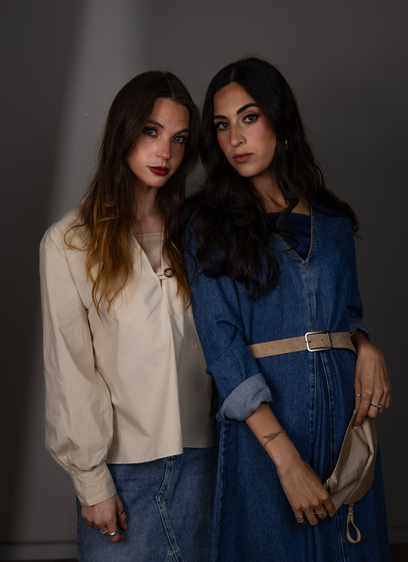 Top Cover - תחרה כחול כהה